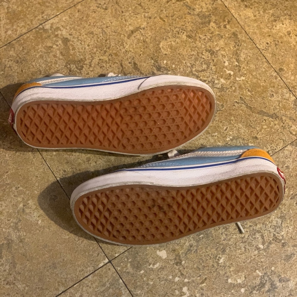 Vans - Picture 2 of 3